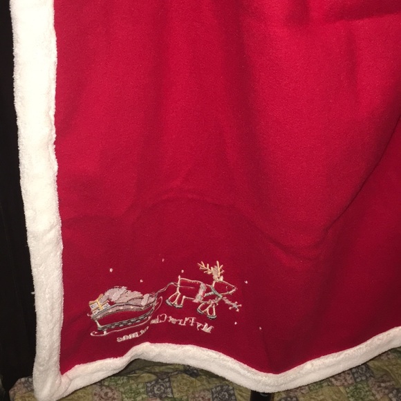 “My First Christmas” embroidered fleece blanket - Picture 6 of 6